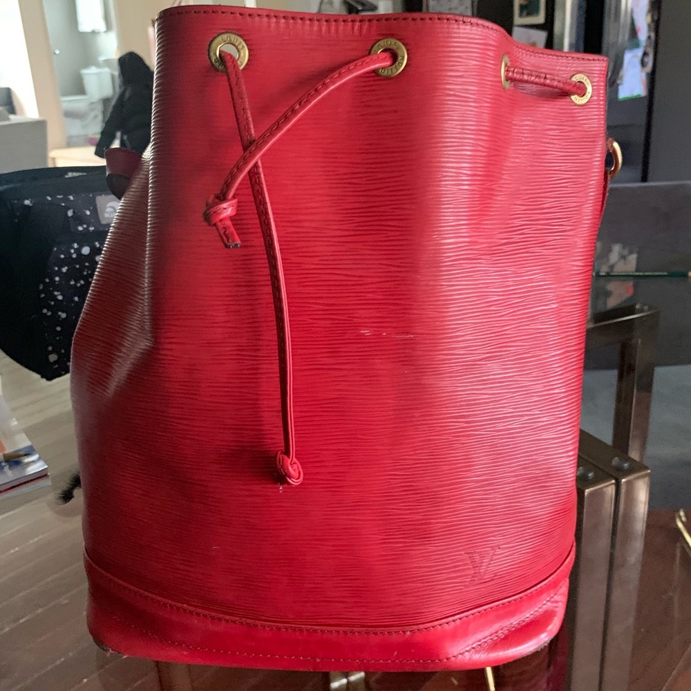 Louis Vuitton Large Epi Noi shoulder bag